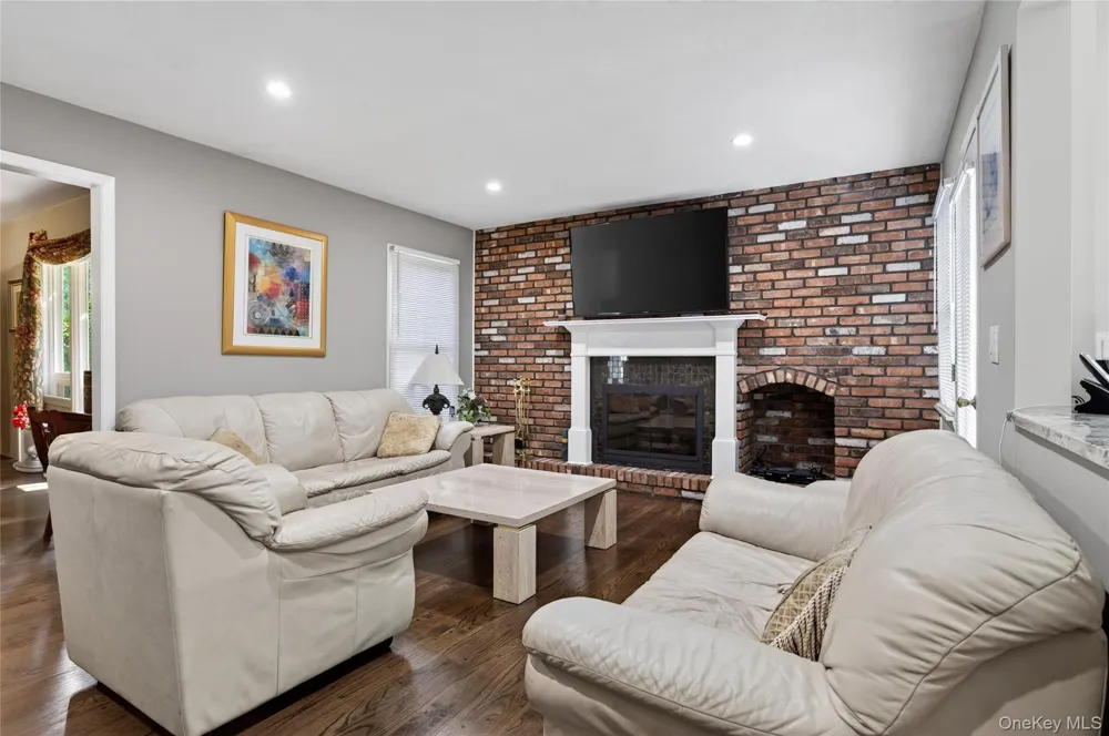 36 Arbor Lane Dix Hills, NY 11746