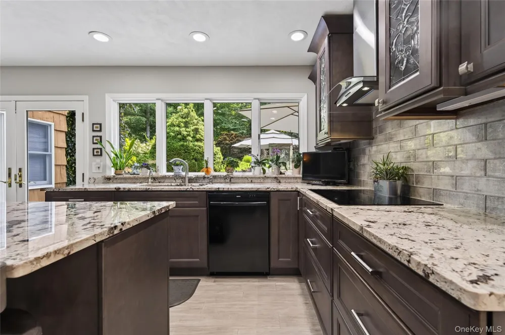 36 Arbor Lane Dix Hills, NY 11746