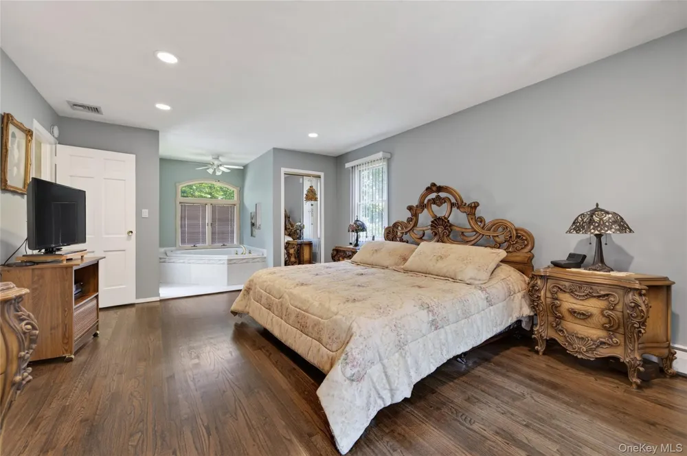 36 Arbor Lane Dix Hills, NY 11746