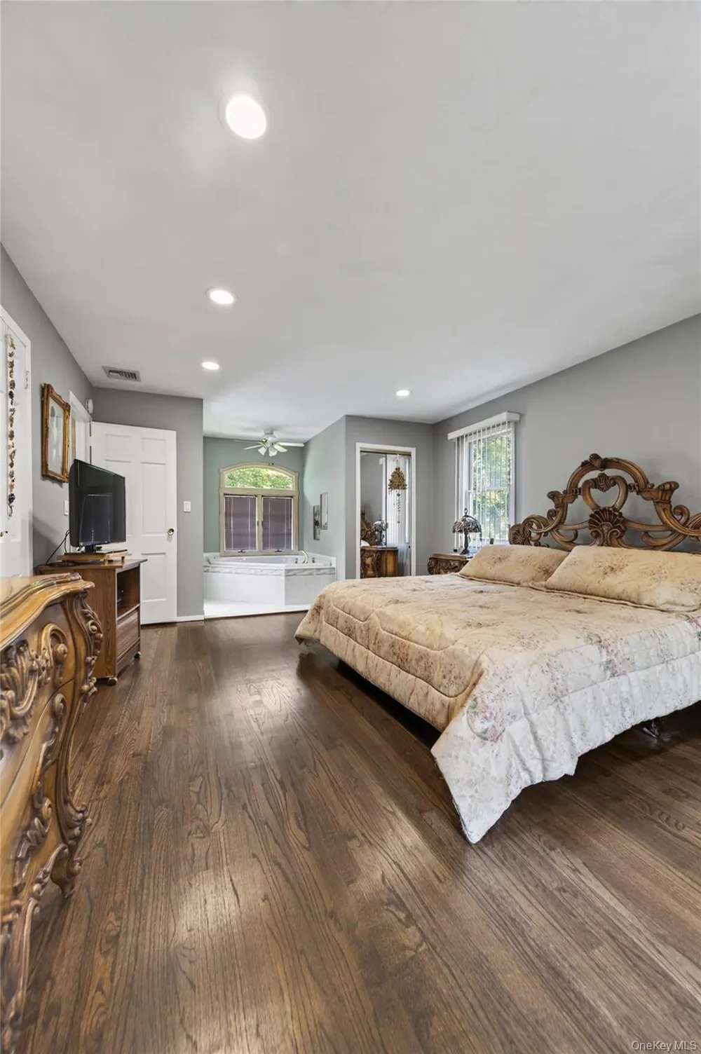 36 Arbor Lane Dix Hills, NY 11746