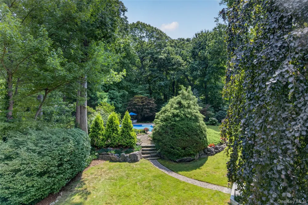 36 Arbor Lane Dix Hills, NY 11746