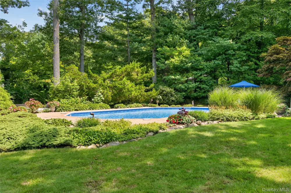 36 Arbor Lane Dix Hills, NY 11746