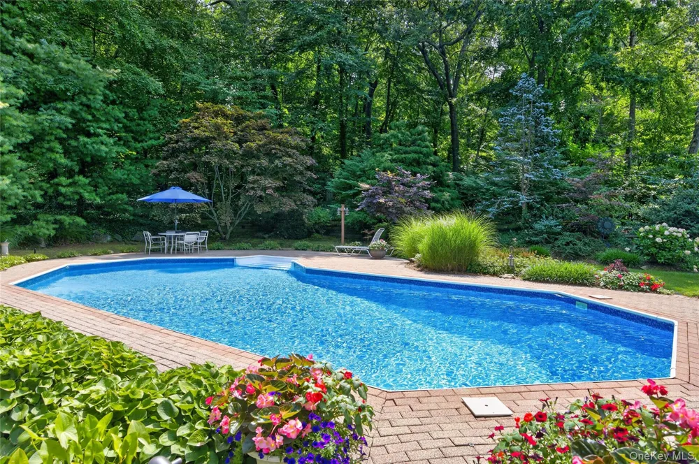 36 Arbor Lane Dix Hills, NY 11746