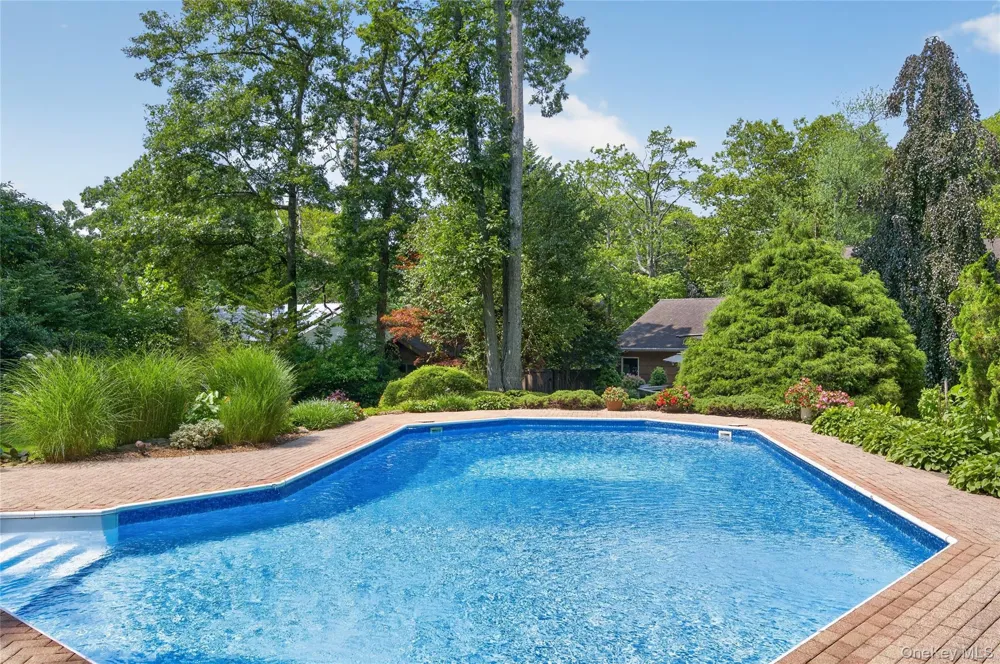 36 Arbor Lane Dix Hills, NY 11746