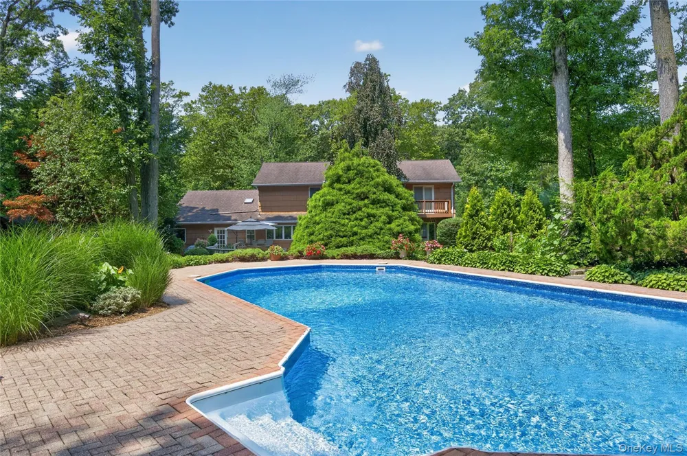 36 Arbor Lane Dix Hills, NY 11746