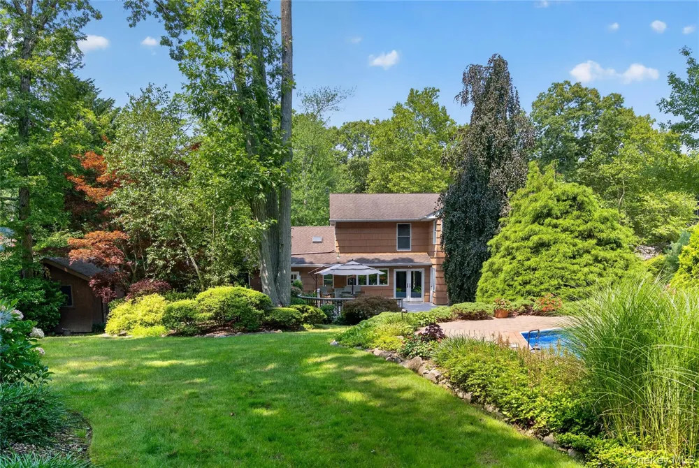 36 Arbor Lane Dix Hills, NY 11746