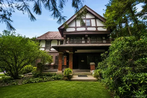 83 Hooker Avenue