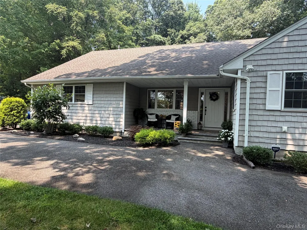457 Wolf Hill Dix Hills, NY 11746