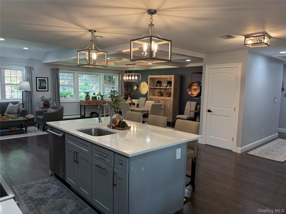 457 Wolf Hill Dix Hills, NY 11746
