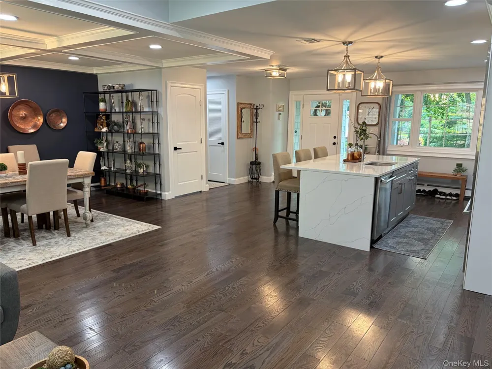 457 Wolf Hill Dix Hills, NY 11746