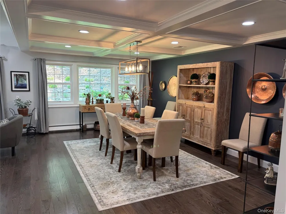 457 Wolf Hill Dix Hills, NY 11746
