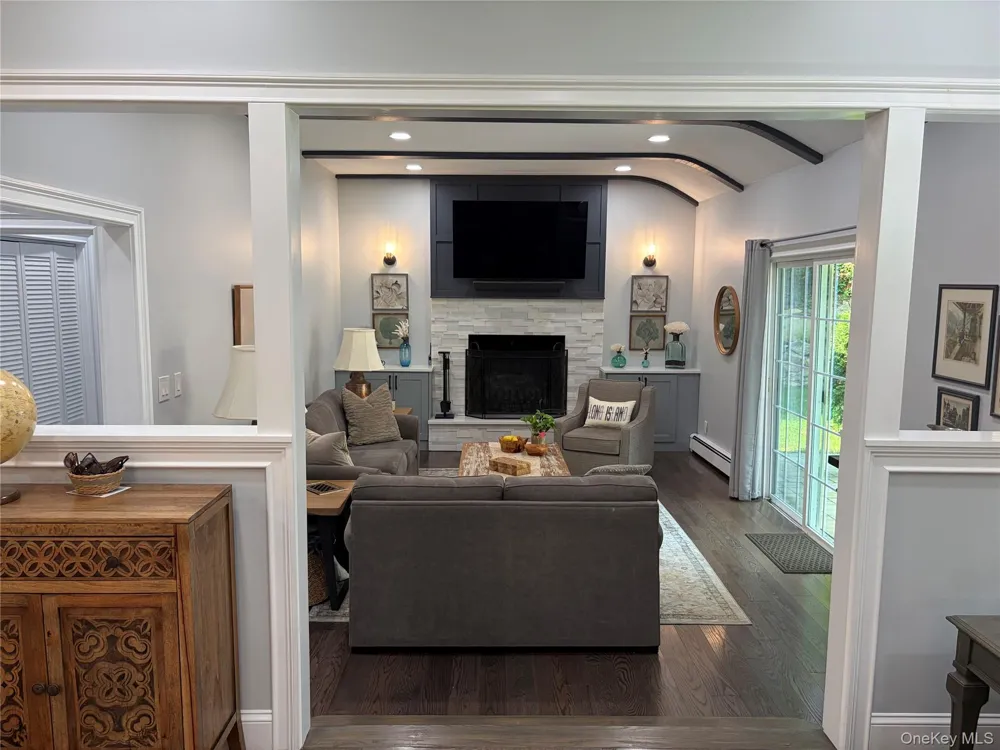 457 Wolf Hill Dix Hills, NY 11746