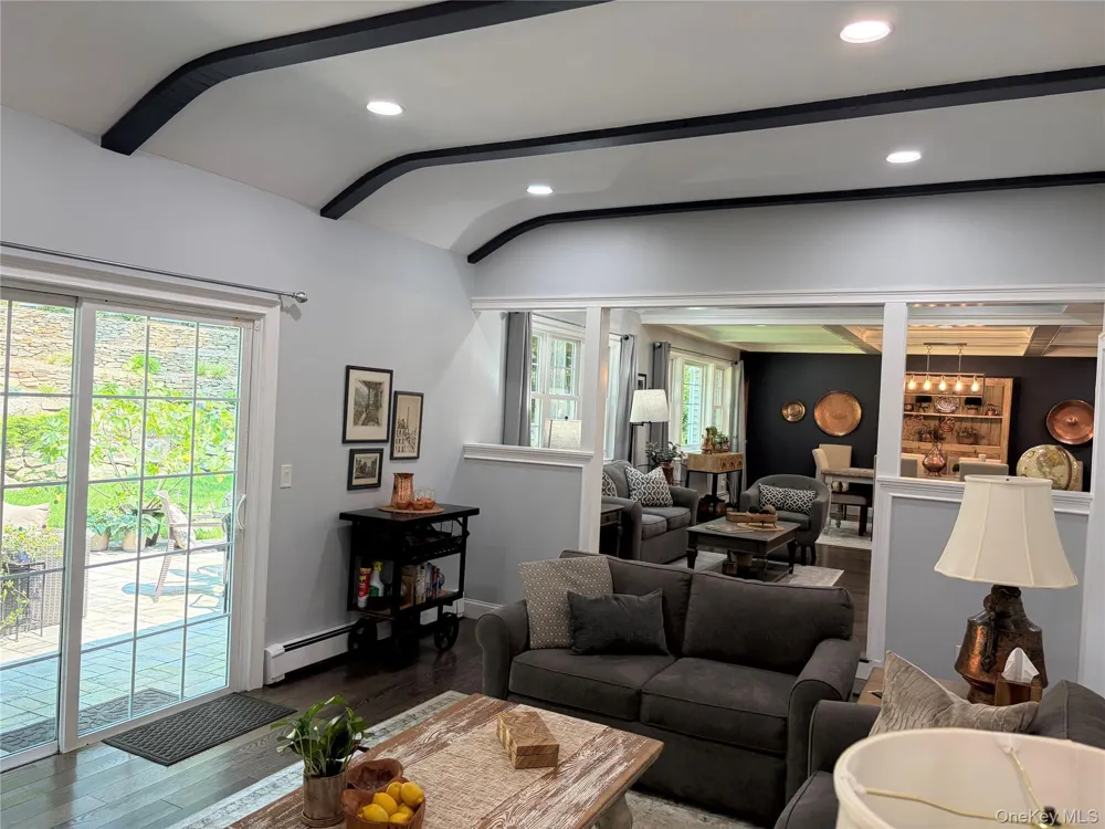 457 Wolf Hill Dix Hills, NY 11746