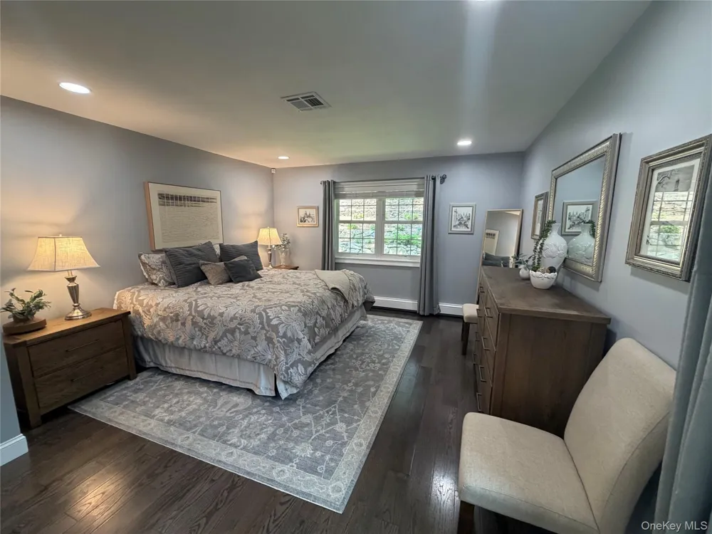 457 Wolf Hill Dix Hills, NY 11746
