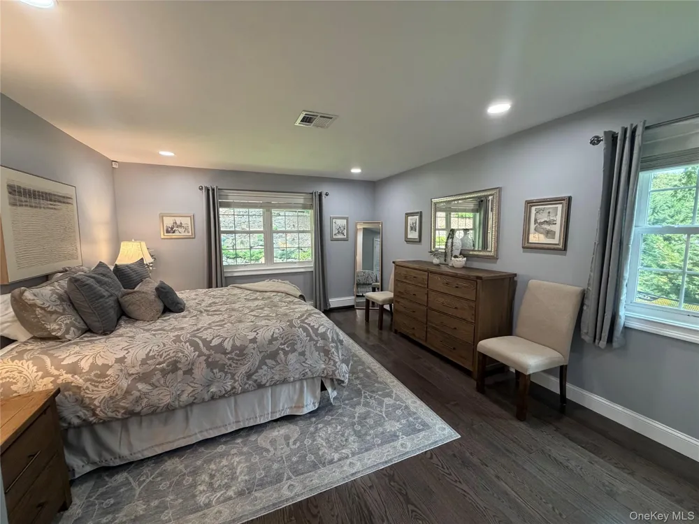 457 Wolf Hill Dix Hills, NY 11746