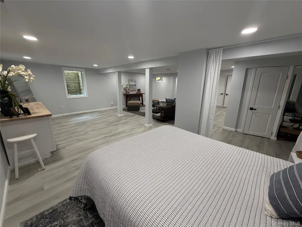 457 Wolf Hill Dix Hills, NY 11746