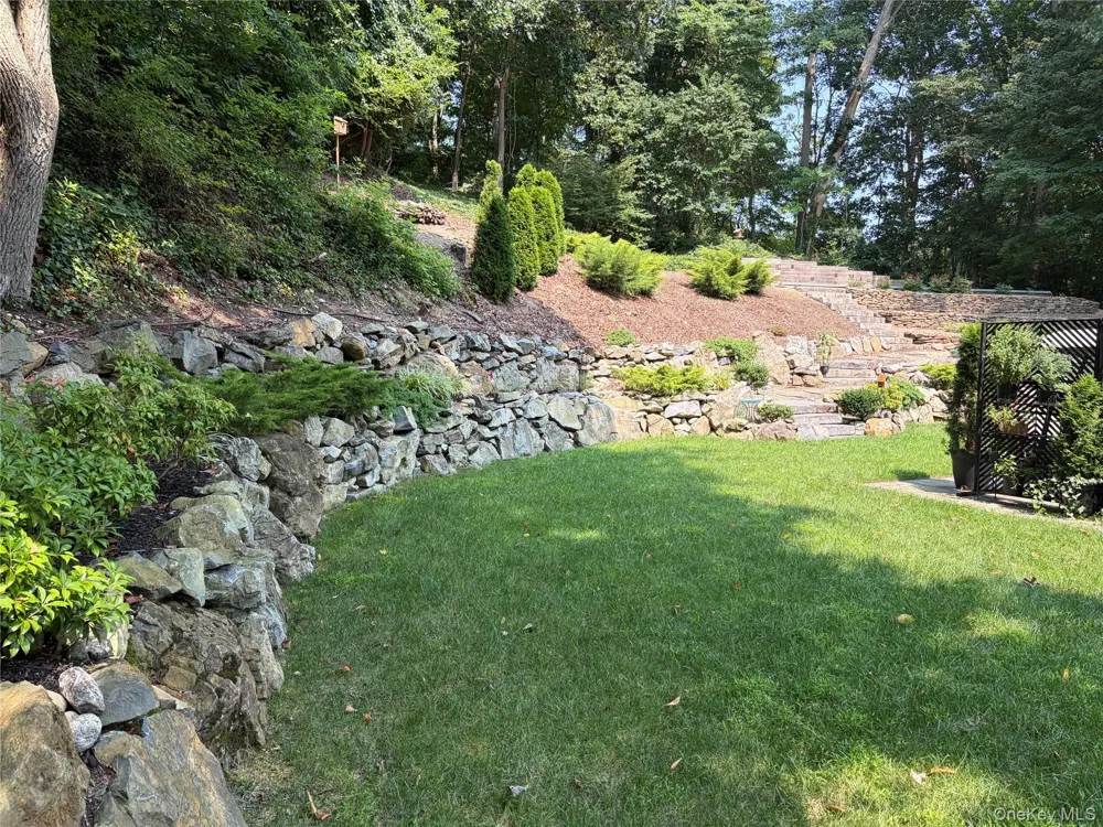 457 Wolf Hill Dix Hills, NY 11746