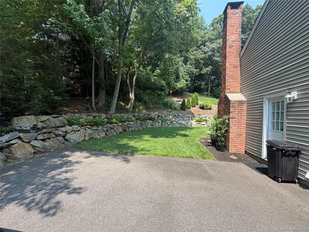 457 Wolf Hill Dix Hills, NY 11746