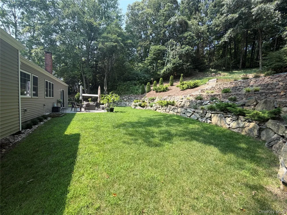 457 Wolf Hill Dix Hills, NY 11746