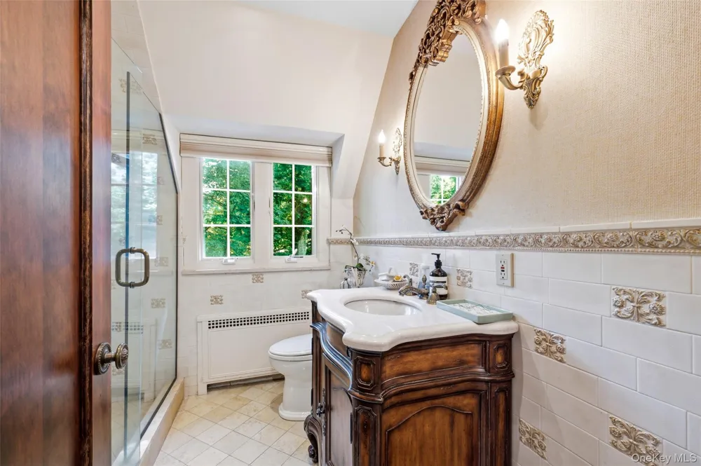 60 Wensley Drive Great Neck, NY 11020