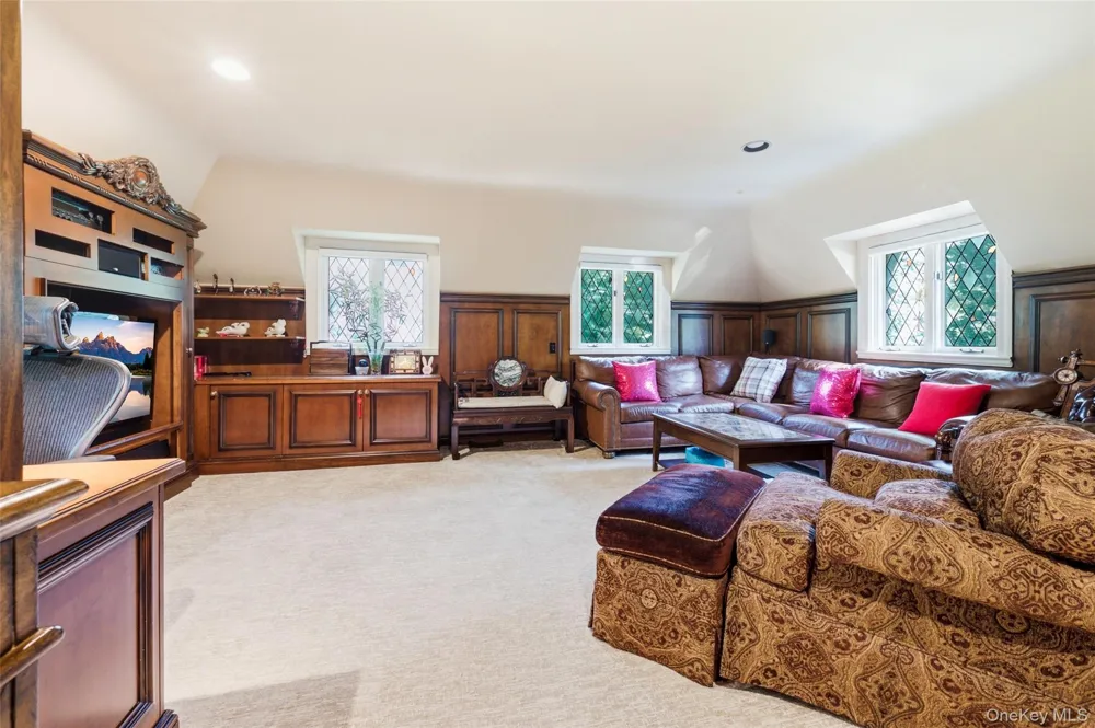 60 Wensley Drive Great Neck, NY 11020