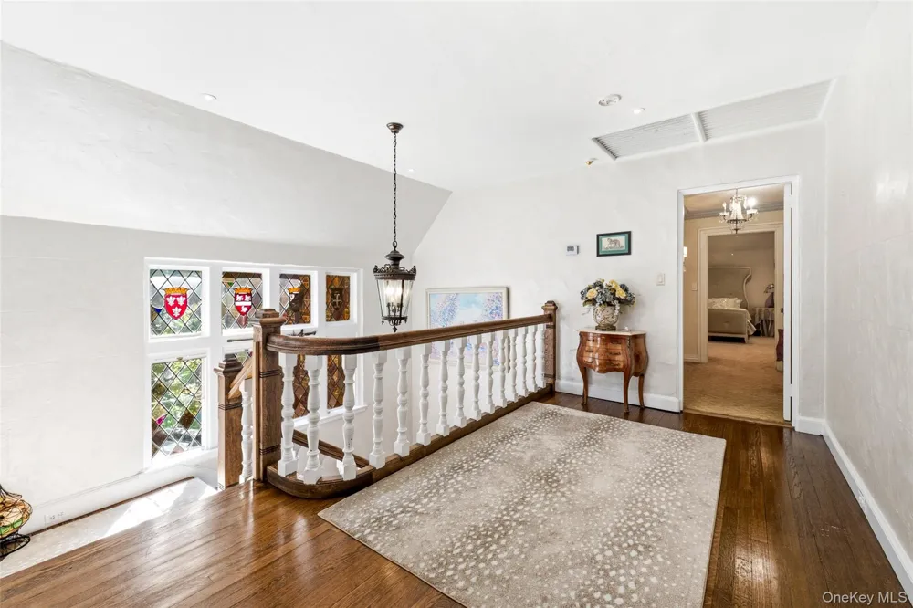 60 Wensley Drive Great Neck, NY 11020