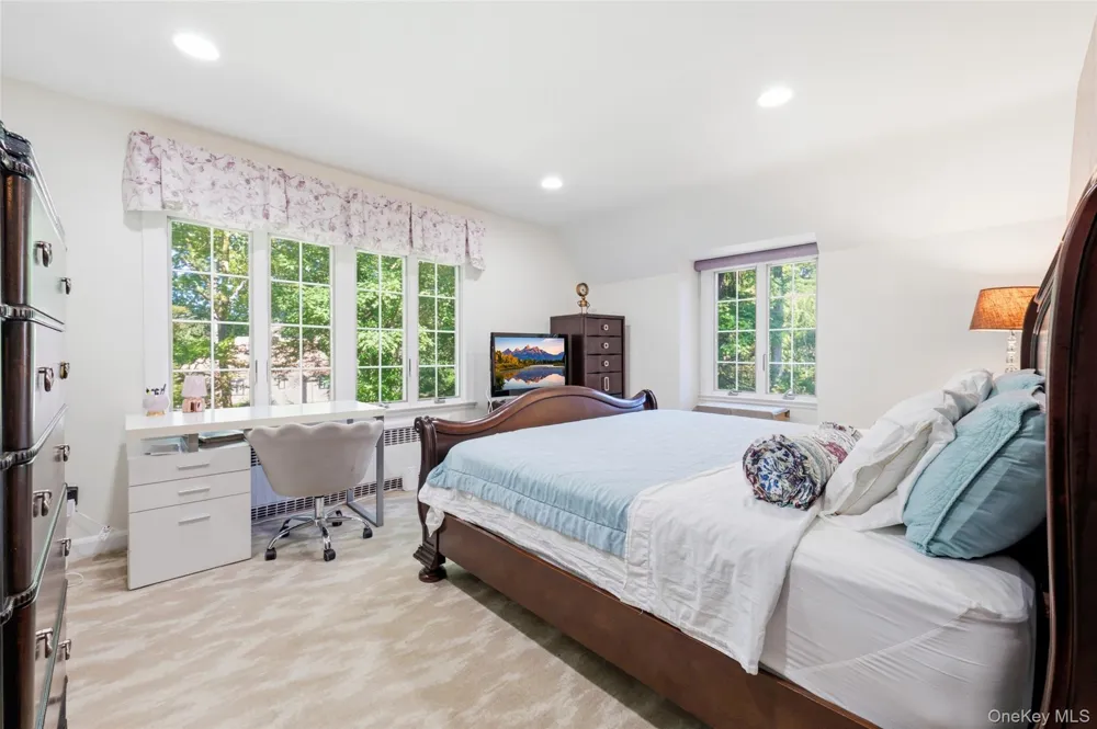 60 Wensley Drive Great Neck, NY 11020