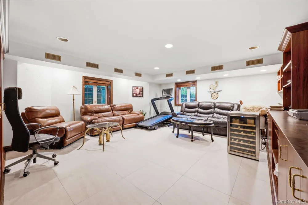 60 Wensley Drive Great Neck, NY 11020
