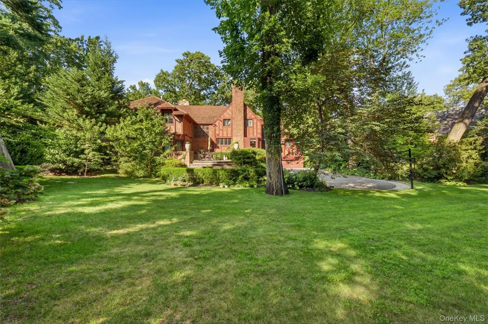 60 Wensley Drive Great Neck, NY 11020