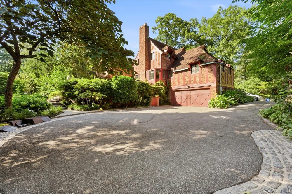 60 Wensley Drive Great Neck, NY 11020