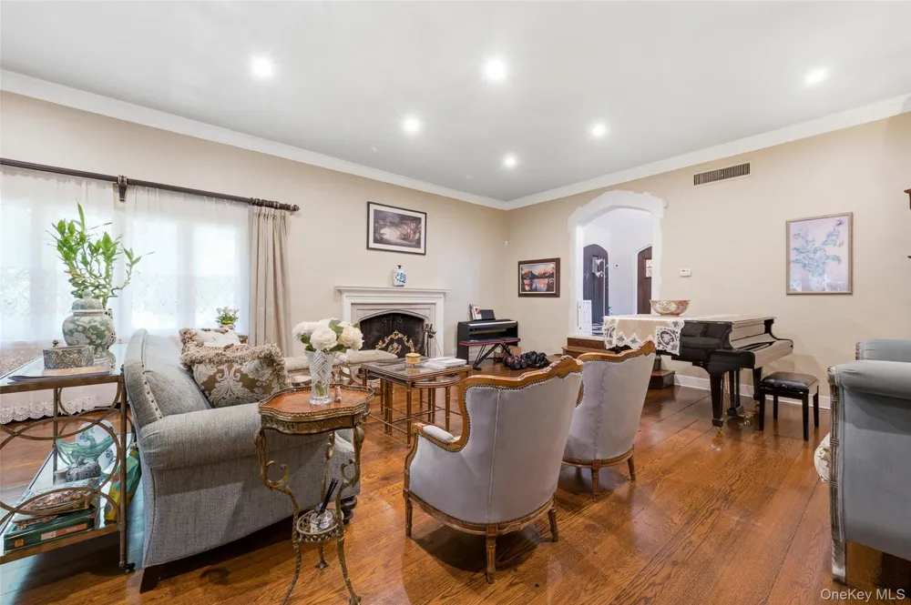 60 Wensley Drive Great Neck, NY 11020