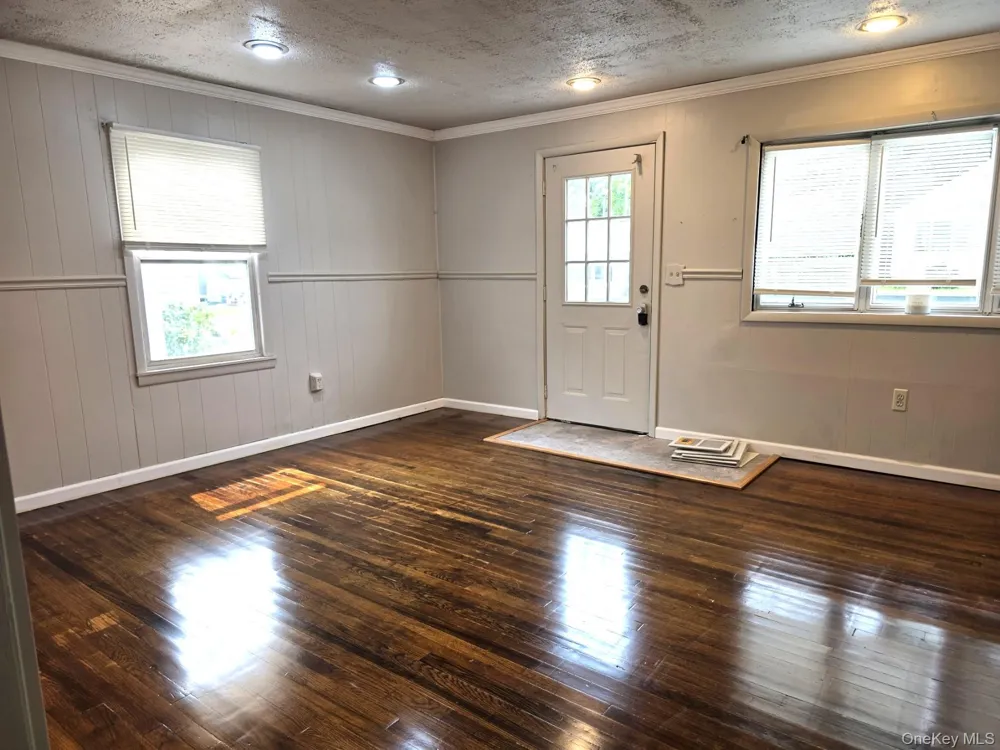 195 Commonwealth Avenue Middletown, NY 10940