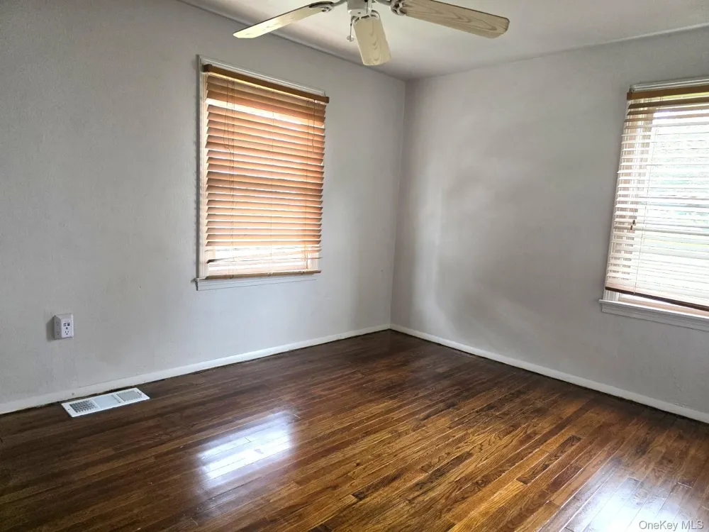195 Commonwealth Avenue Middletown, NY 10940