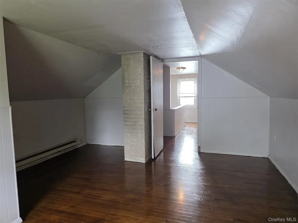 195 Commonwealth Avenue Middletown, NY 10940