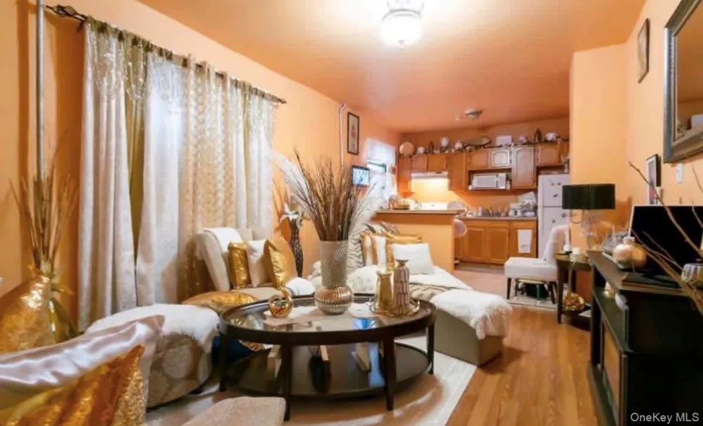 21804 137th Avenue Springfield Gardens, NY 11413
