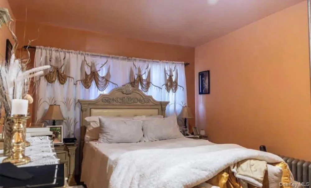 21804 137th Avenue Springfield Gardens, NY 11413
