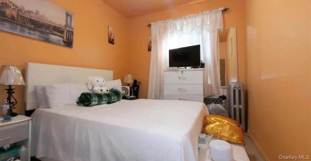 21804 137th Avenue Springfield Gardens, NY 11413