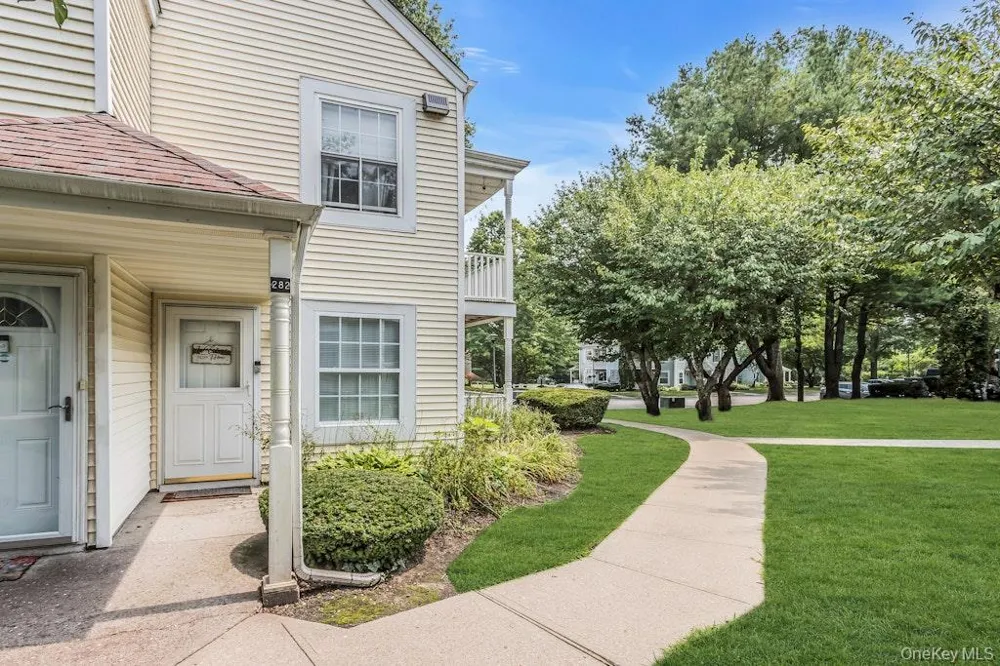 282 Fairview Circle Middle Island, NY 11953