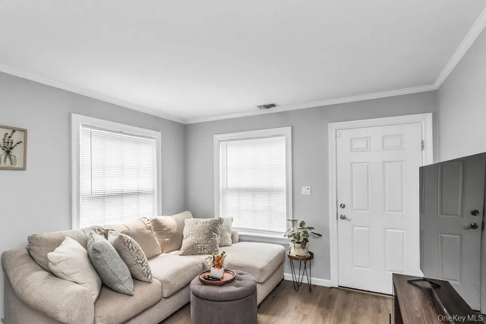 282 Fairview Circle Middle Island, NY 11953