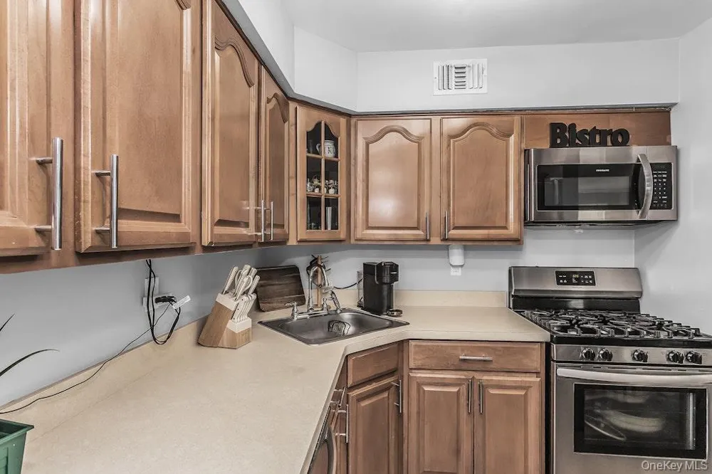 282 Fairview Circle Middle Island, NY 11953
