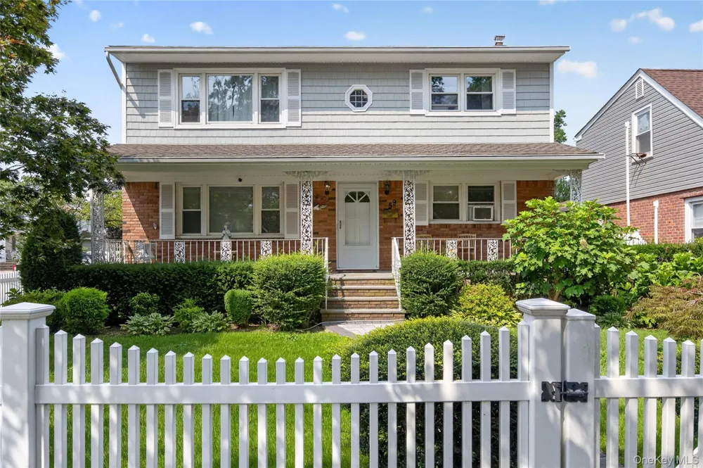 59 S Grand Street Westbury, NY 11590