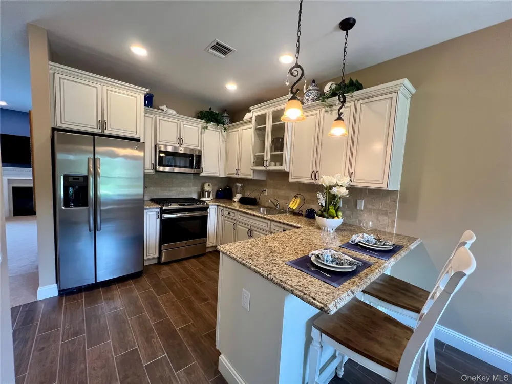 11 Willow Terrace #11 Coram, NY 11727