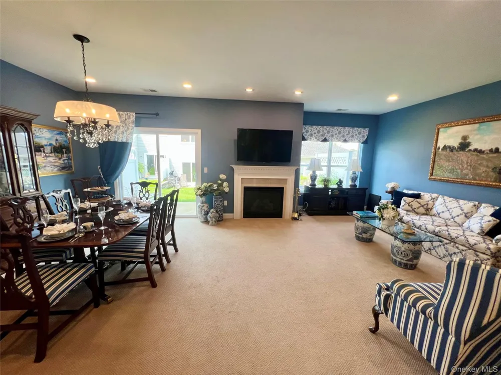 11 Willow Terrace #11 Coram, NY 11727