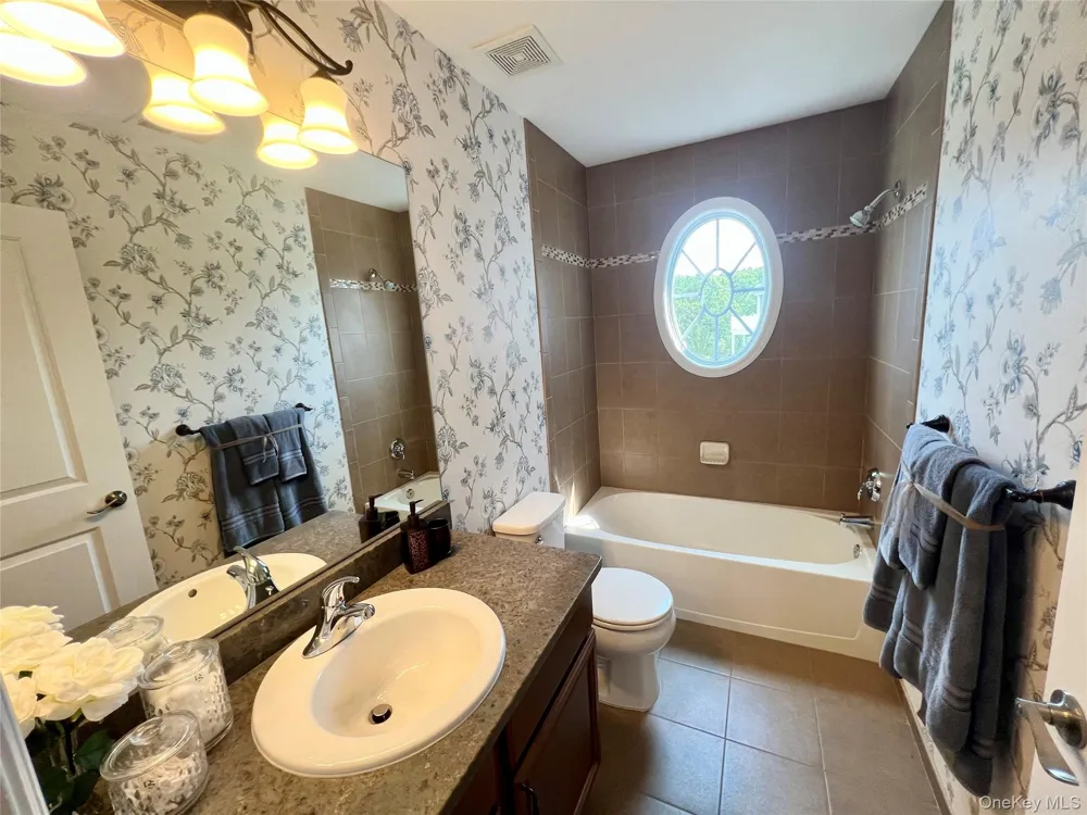 11 Willow Terrace #11 Coram, NY 11727
