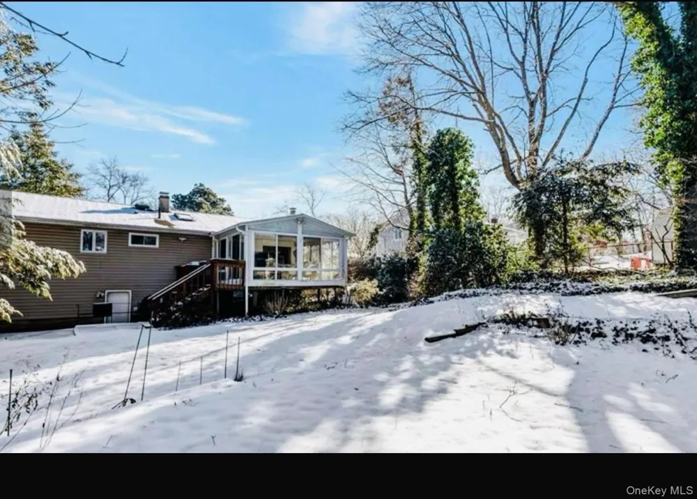 18 Greenwich Road Smithtown, NY 11787