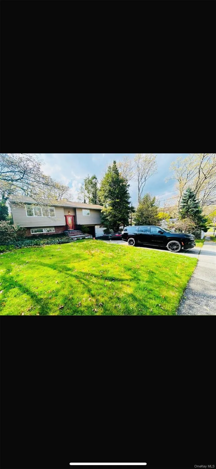 18 Greenwich Road Smithtown, NY 11787