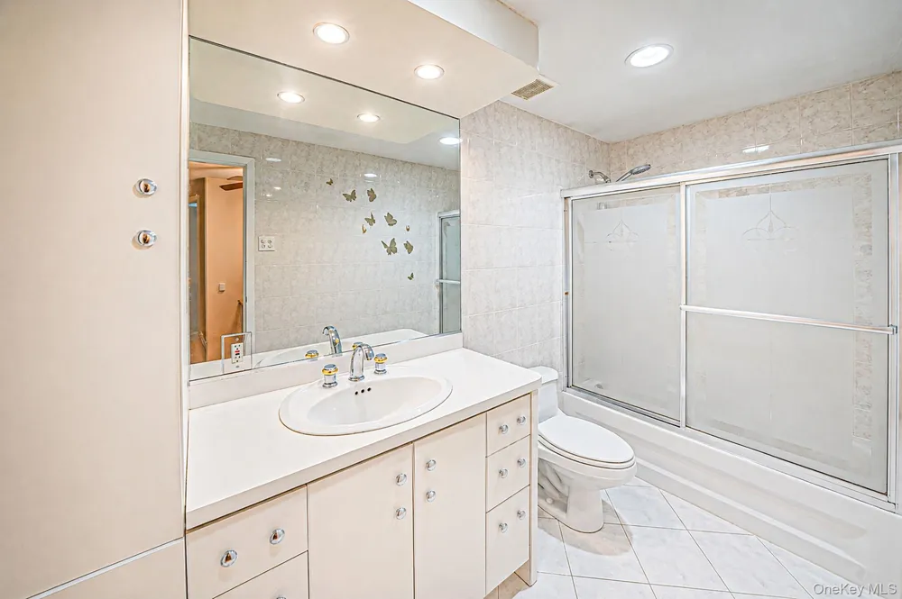 401 Birchwood Road Medford, NY 11763