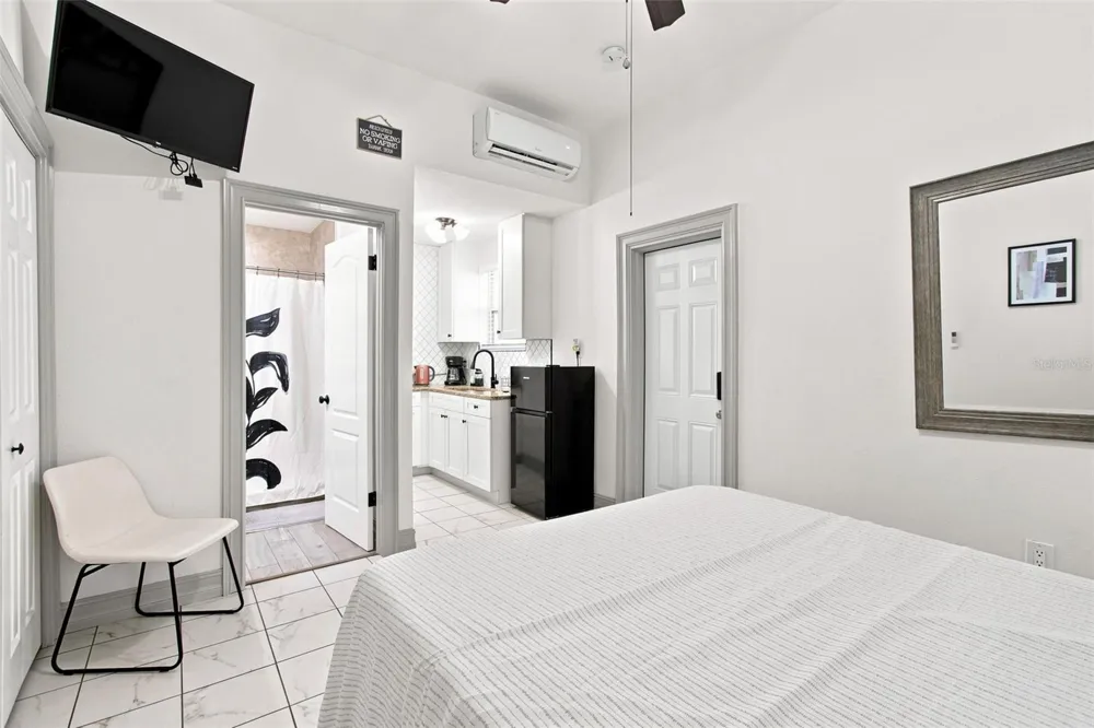 3745 1ST AVENUE St Petersburg, FL 33713