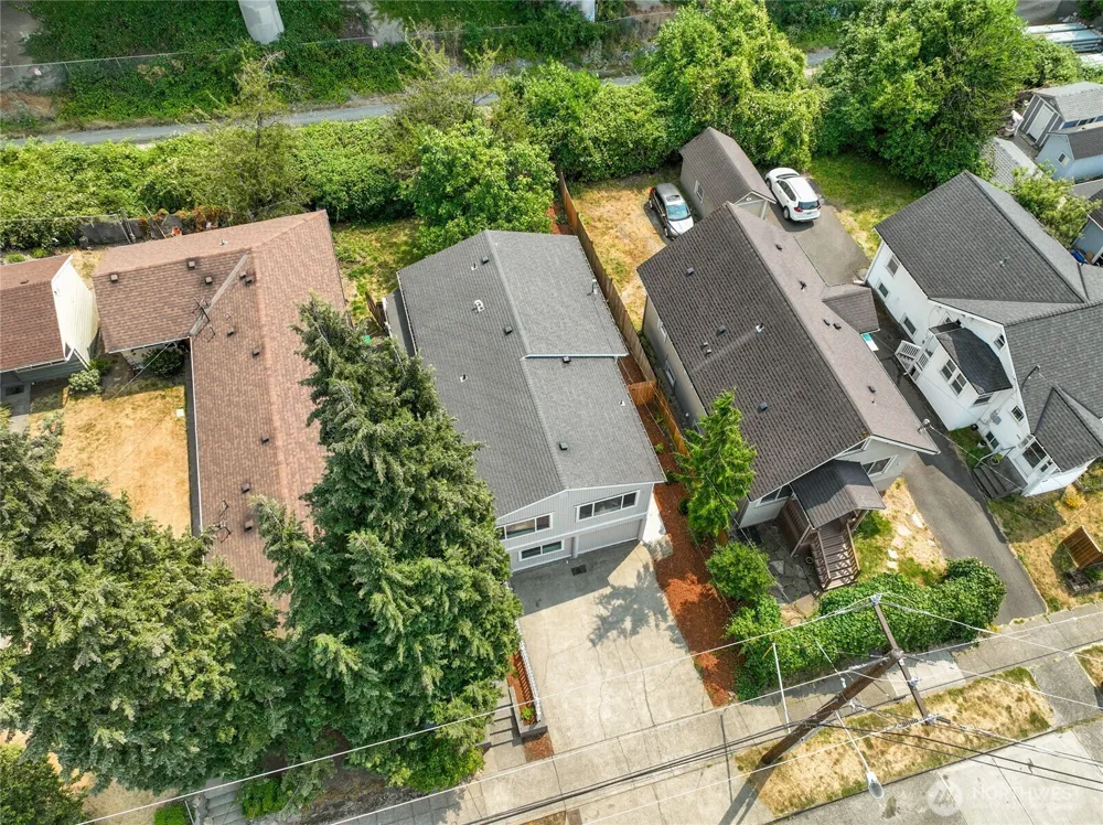 4042 5th Avenue NE Seattle, WA 98105