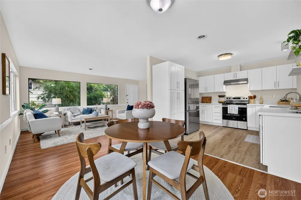 4042 5th Avenue NE Seattle, WA 98105